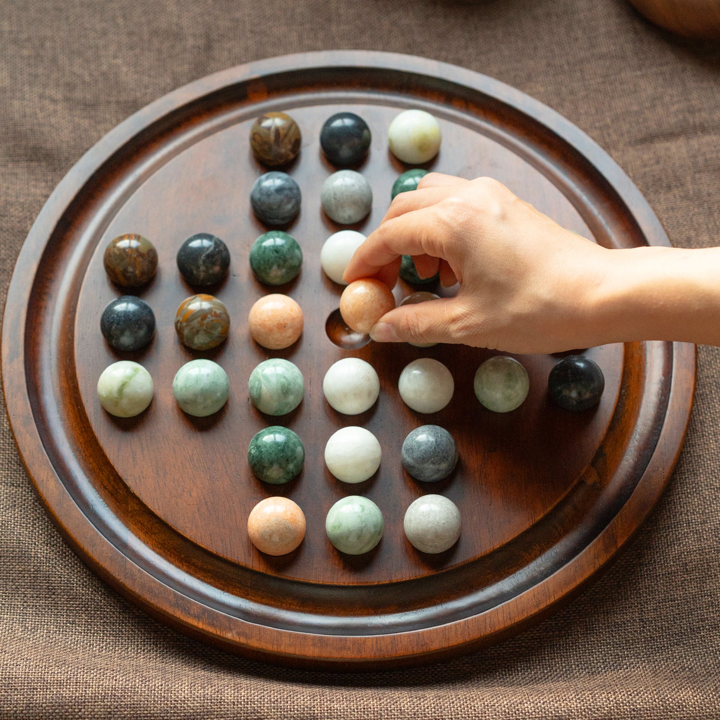 Lingle Solitaire Board Game with 32 Natural Marble balls